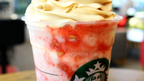 爆多果肉加餅底脆脆！日本最火熱Starbucks Secret Menu 草莓芝士蛋糕星冰樂